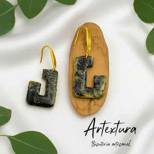Pendientes Forma Negro y Dorado