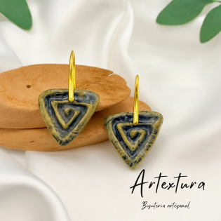 Pendientes Triangulo Negro y Dorado